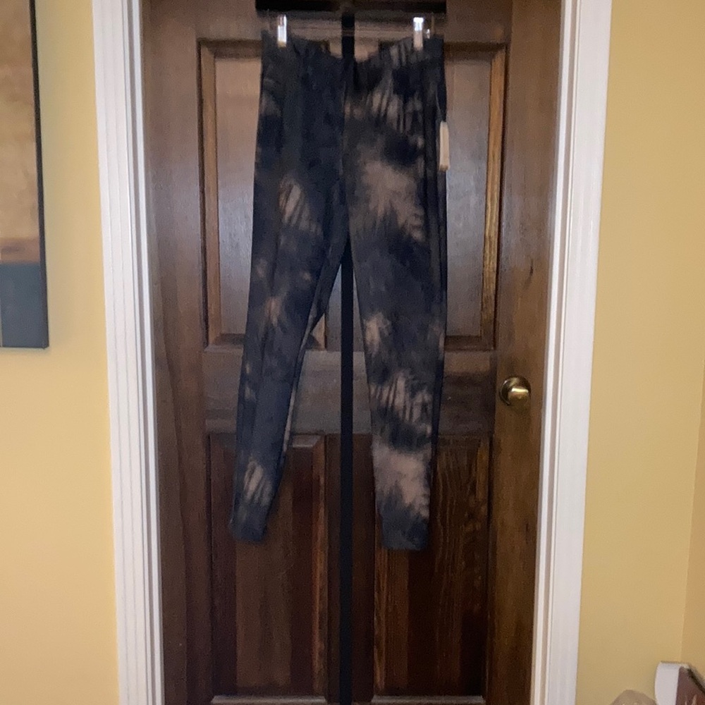 NWT Wonderly Black and Brown Tie-Dye Leggings